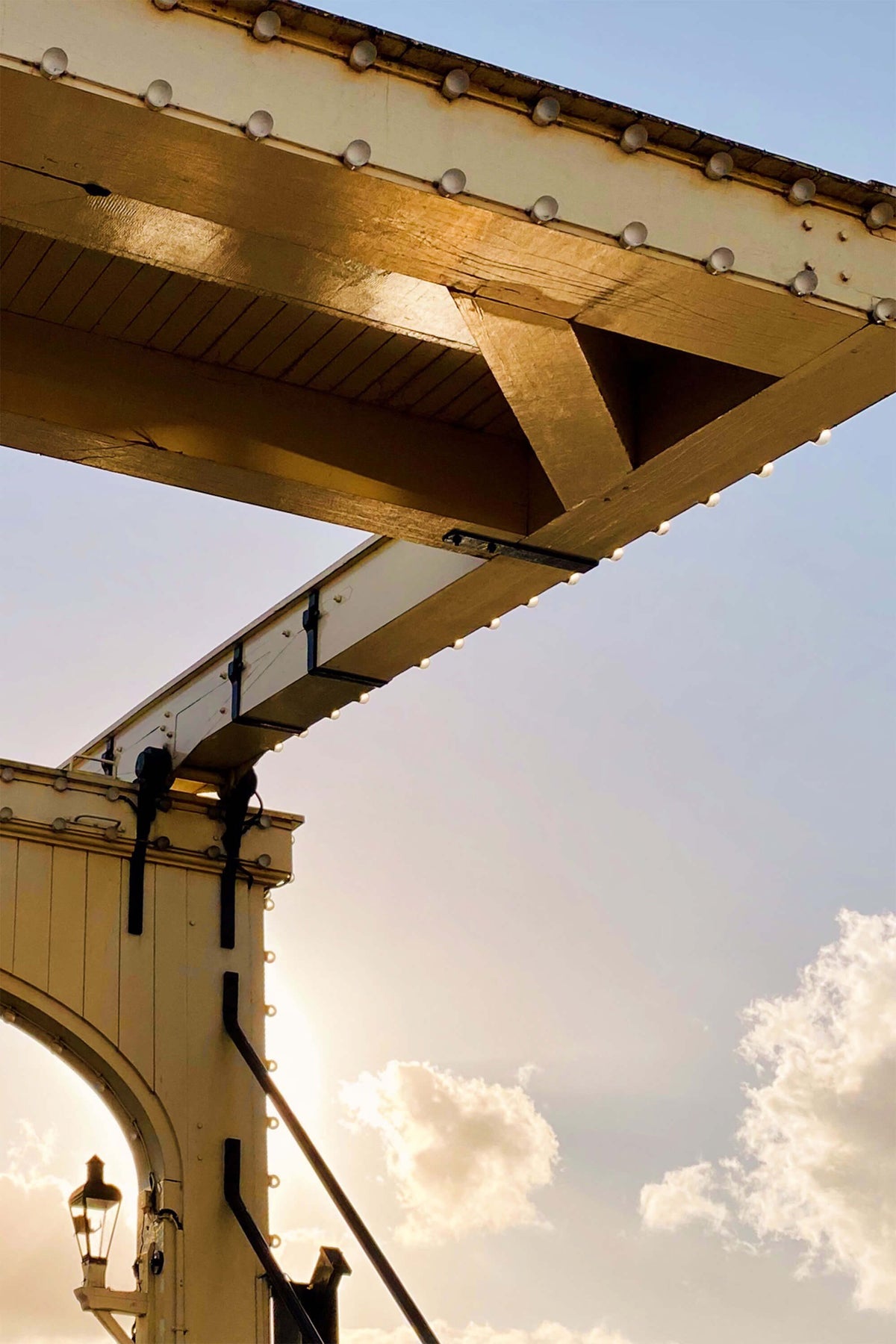 Skinny bridge